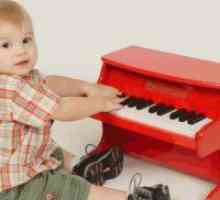 Колко полезна годишно бебе музикални играчки?