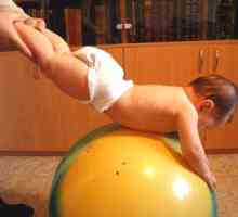 Гимнастика за бебета на топката