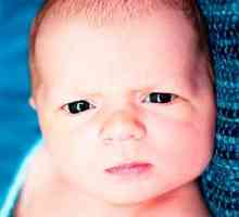 Очите новородените си променят цвета си: времето и причините за промени