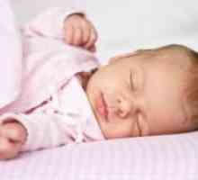 Как да се отървем от бодлив топлина при новороденото