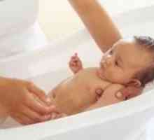 Как да се измие новородено момченце