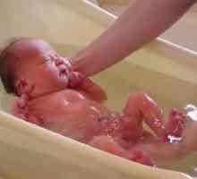Как да се къпе новородено момченце