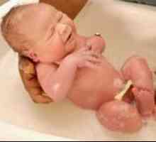Как да се къпе новородено бебе?