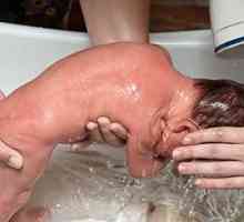 Как да се къпе новородено