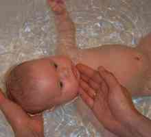 Как да се подготвите вода за къпане на бебето