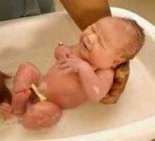 Как е първото къпане на бебето?