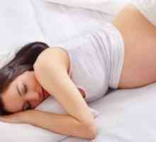 Как да спите по време на бременност: изберете правилната поза за сън