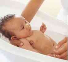 Къпане на бебето си: Основи за баня