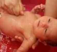 Първият къпане на новороденото