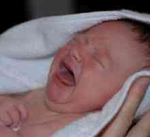 Плача на бебето след къпане: правило или отклонение?