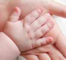 Защо едно дете oblazit кожата на пръстите на ръцете?