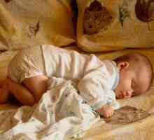 Акне при новородени: причини и грижи