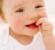 Симптомите на никненето на зъби при деца