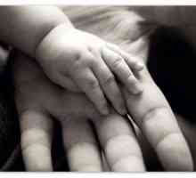 Детето oblazit кожата на пръстите и дланите - това, което правят мама?
