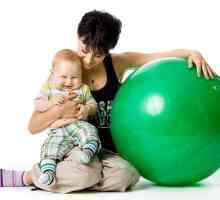 Весели уроци по топката за бебета на различна възраст