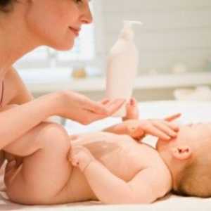 4 Причини за лющене на кожата при бебета и как да се помогне на трохи