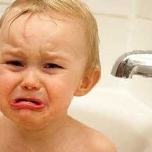 Какво става, ако детето се страхува да се къпе в банята?