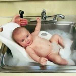 Как да се отмие новородените момчета и момичета? Ние ще говорим за общите правила.