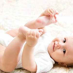 Как да промените пелена и често новородено дете?