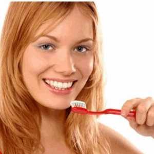 Как правилно да се грижат за зъбите си у дома