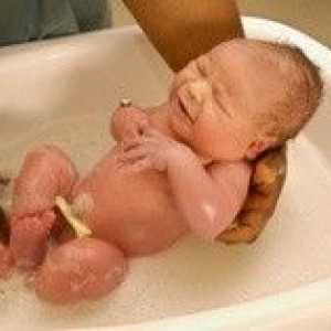 Как е първото къпане на бебето?