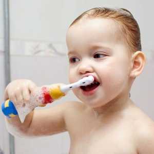 Кога и как да започне миене на зъбите на детето си?