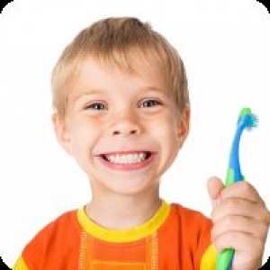 Кога да започнете да си мият зъбите на детето си
