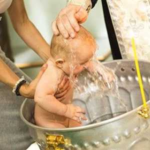 Кръщене бебе: правилата на подготовката за церемонията, на родителите и на изискванията кръстници