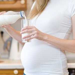 Възможно ли е за бременни жени, за да пият мляко?