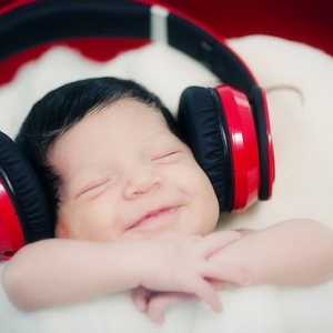 Музика за новороденото: симфония или приспивни песни?