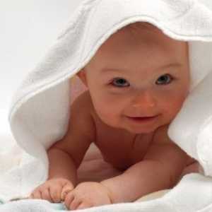 Първото бебе къпане след болницата