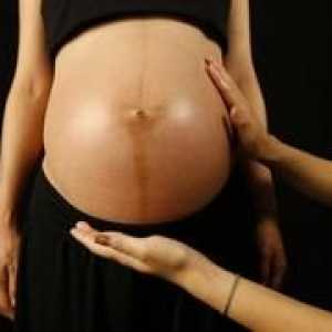 Защо получавам лентата на стомаха по време на бременност?