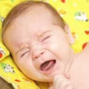 Защо бебето плаче преди лягане?