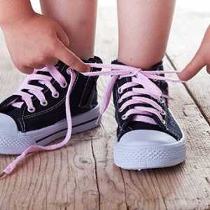 Прости съвети да се научи едно дете обвързването връзките на обувките