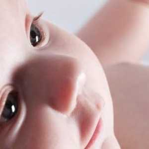 Сълзене на очите на новородено