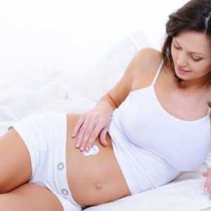 Грижи за кожата по време на бременност и как да се справят с стрии